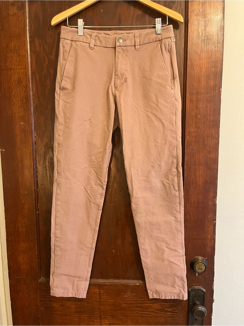 Lululemon Men's Technical Commuter Pants Dusty Rose Spiced Mauve Size 30 (Flaw)